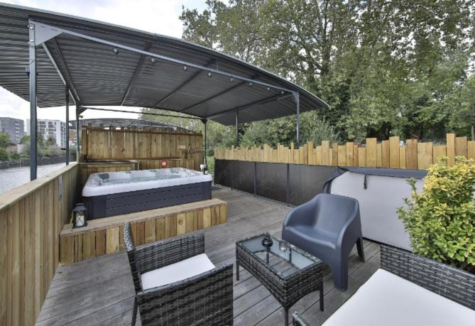 La Peniche De Fabrice Avec Jacuzzi Privatif Apartment Strasbourg Exterior foto
